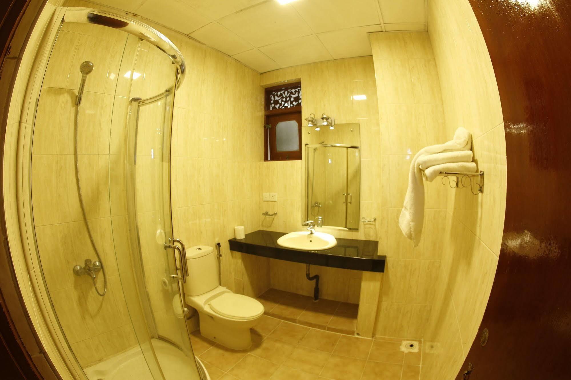 The Reef Beach Hotel Negombo Zewnętrze zdjęcie