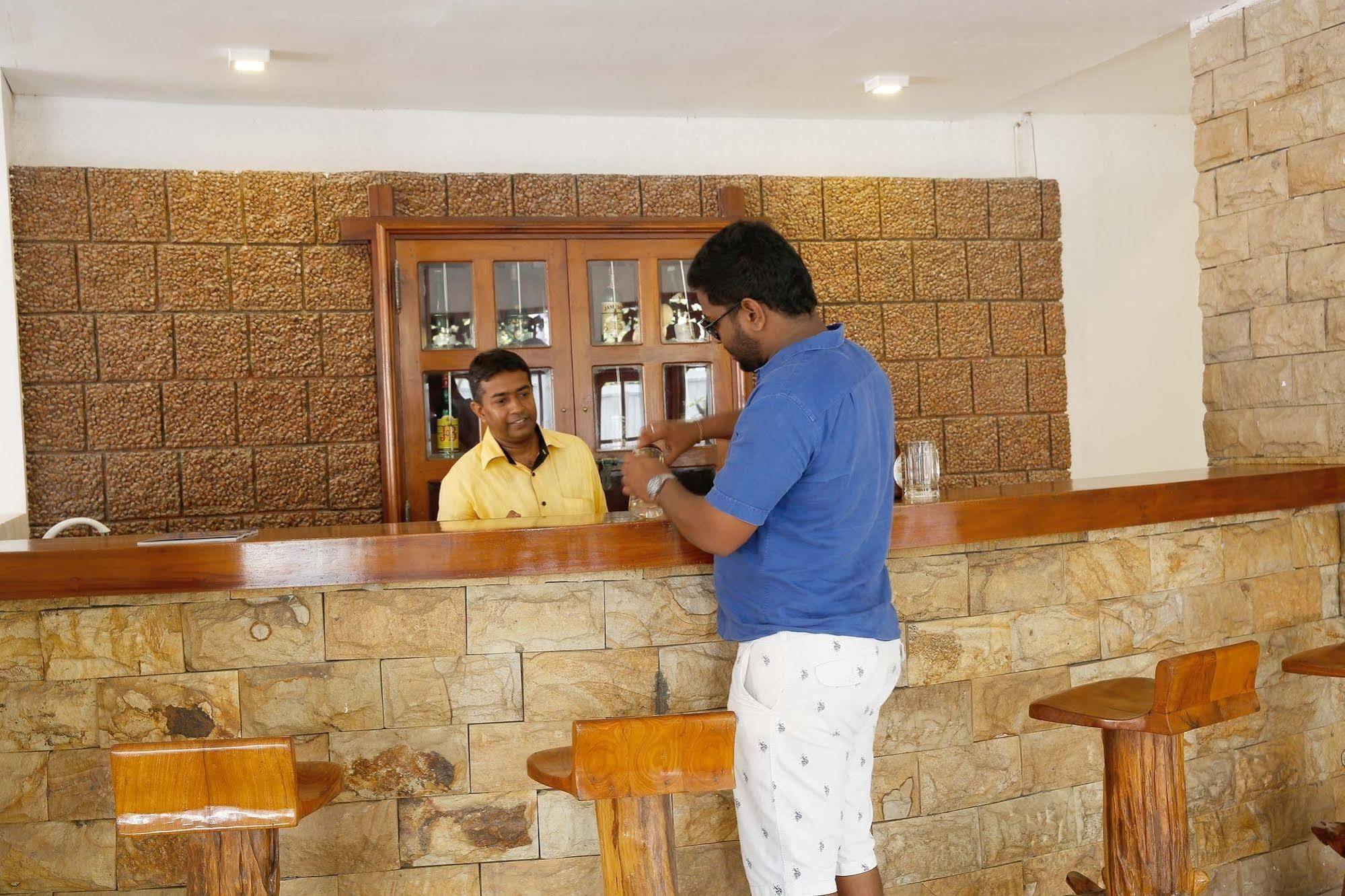 The Reef Beach Hotel Negombo Zewnętrze zdjęcie