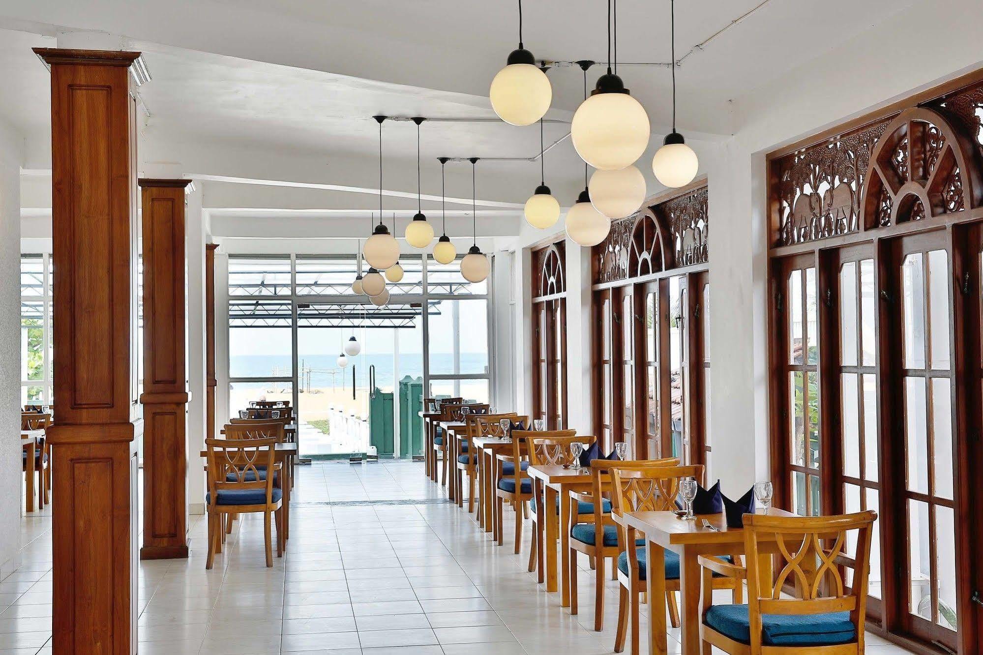 The Reef Beach Hotel Negombo Zewnętrze zdjęcie