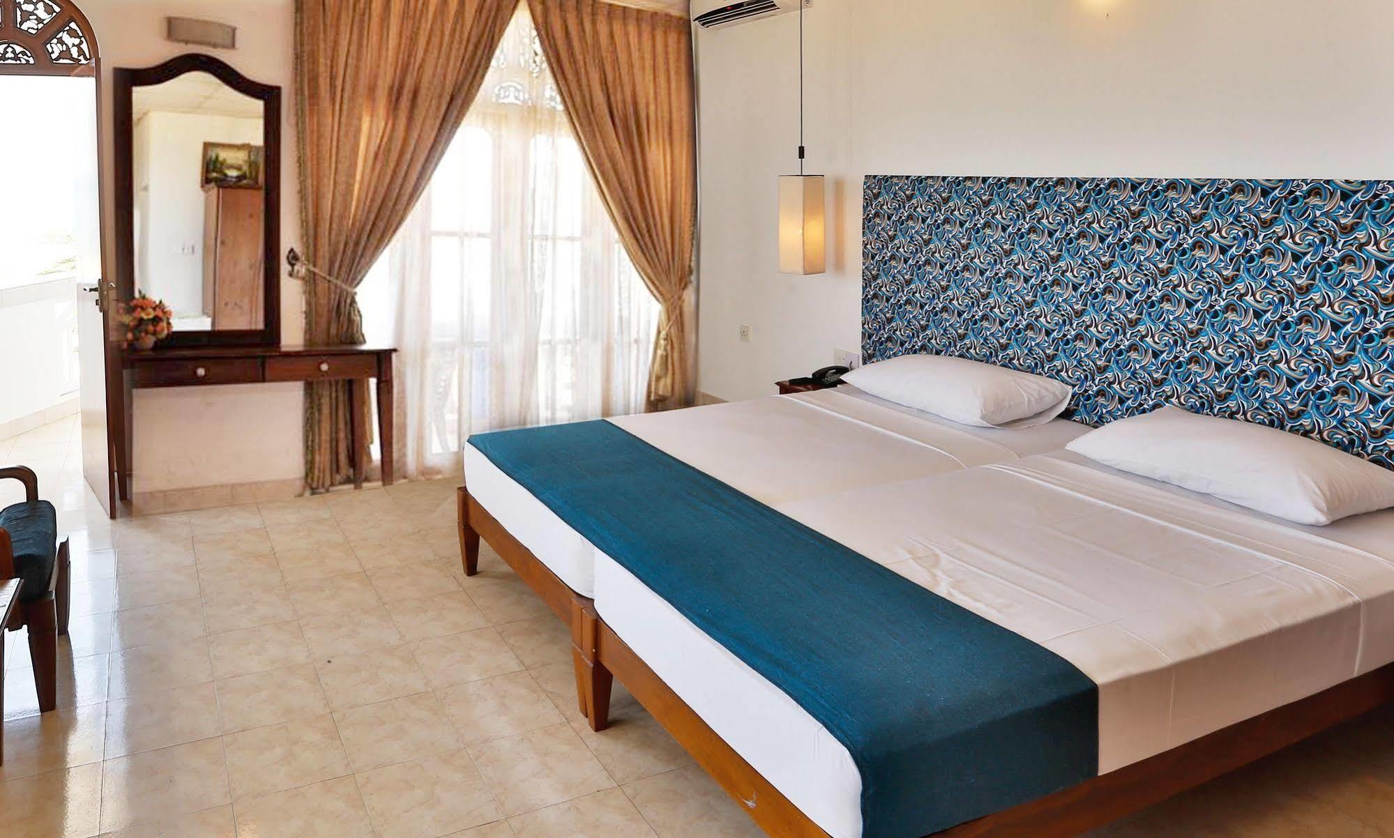 The Reef Beach Hotel Negombo Zewnętrze zdjęcie